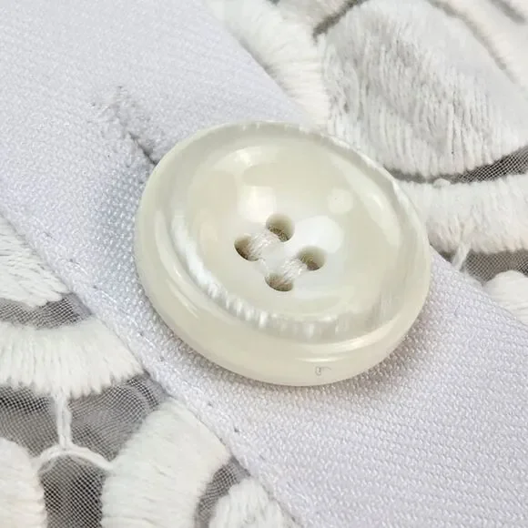 ☔️🩵Vintage V Cristina White Buttoned Embroidered Lace Sleeveless Top Small - Picture 9 of 11